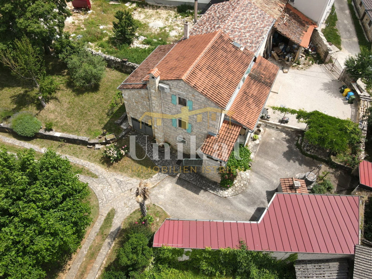 Prenovljena kamnita hiša